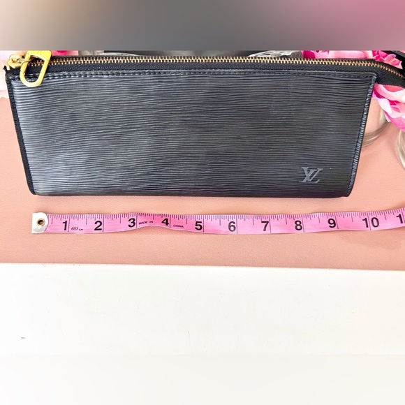 Louis Vuitton Black Epi Pochette - Picture 11 of 12